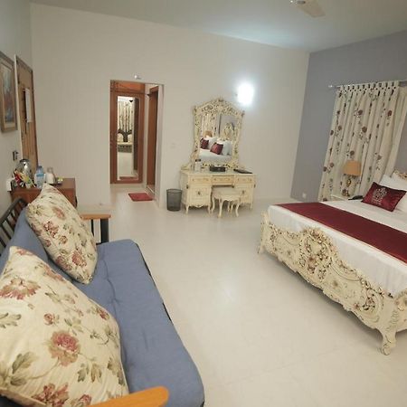 Four Squares Karachi Bed & Breakfast Exterior photo