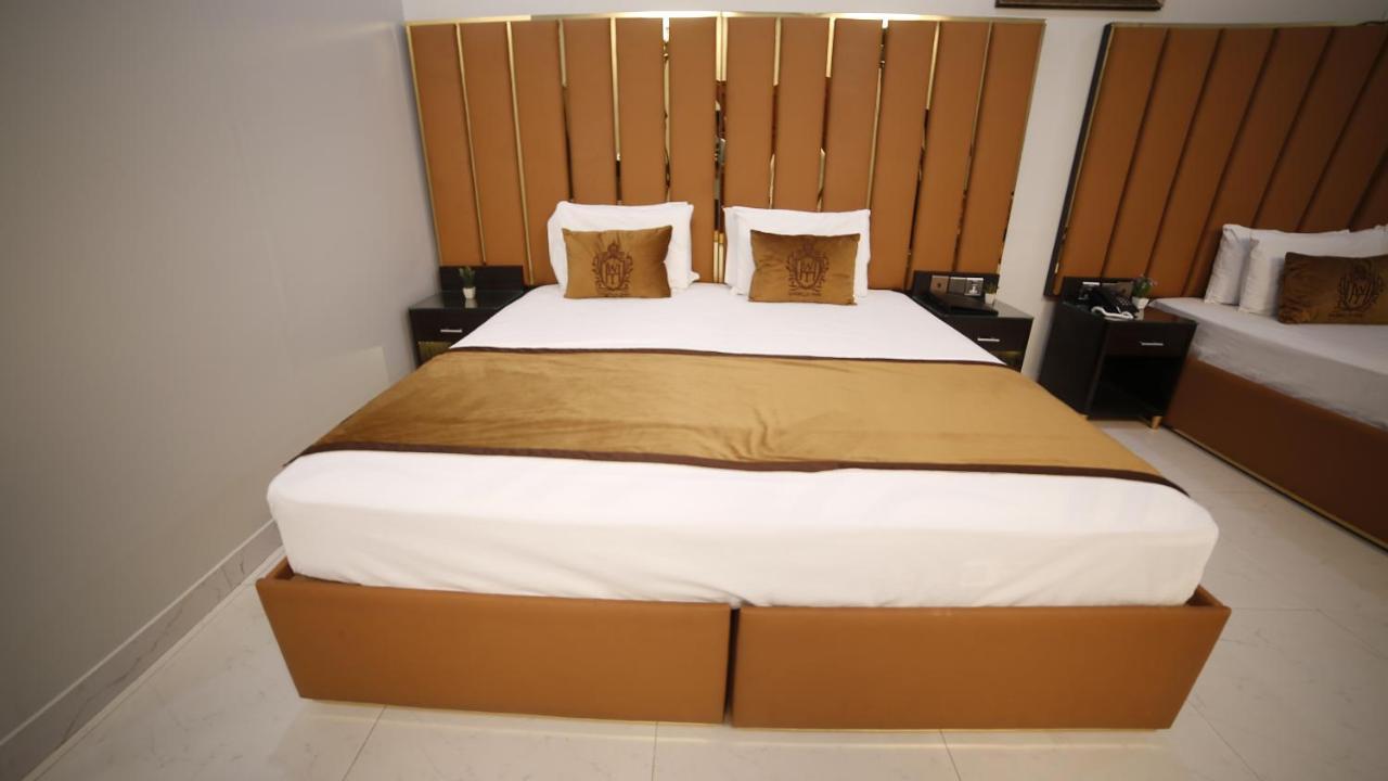 Four Squares Karachi Bed & Breakfast Exterior photo