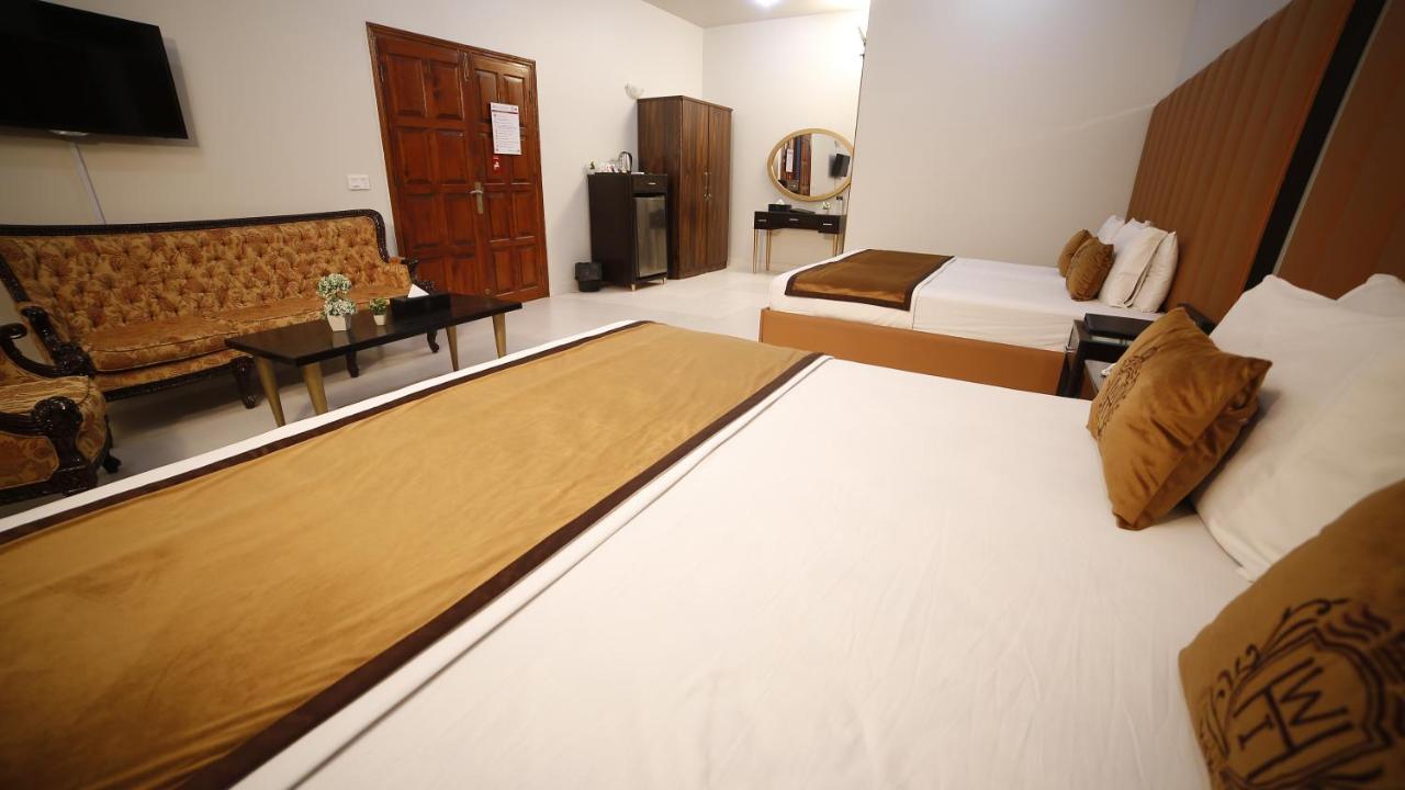 Four Squares Karachi Bed & Breakfast Exterior photo