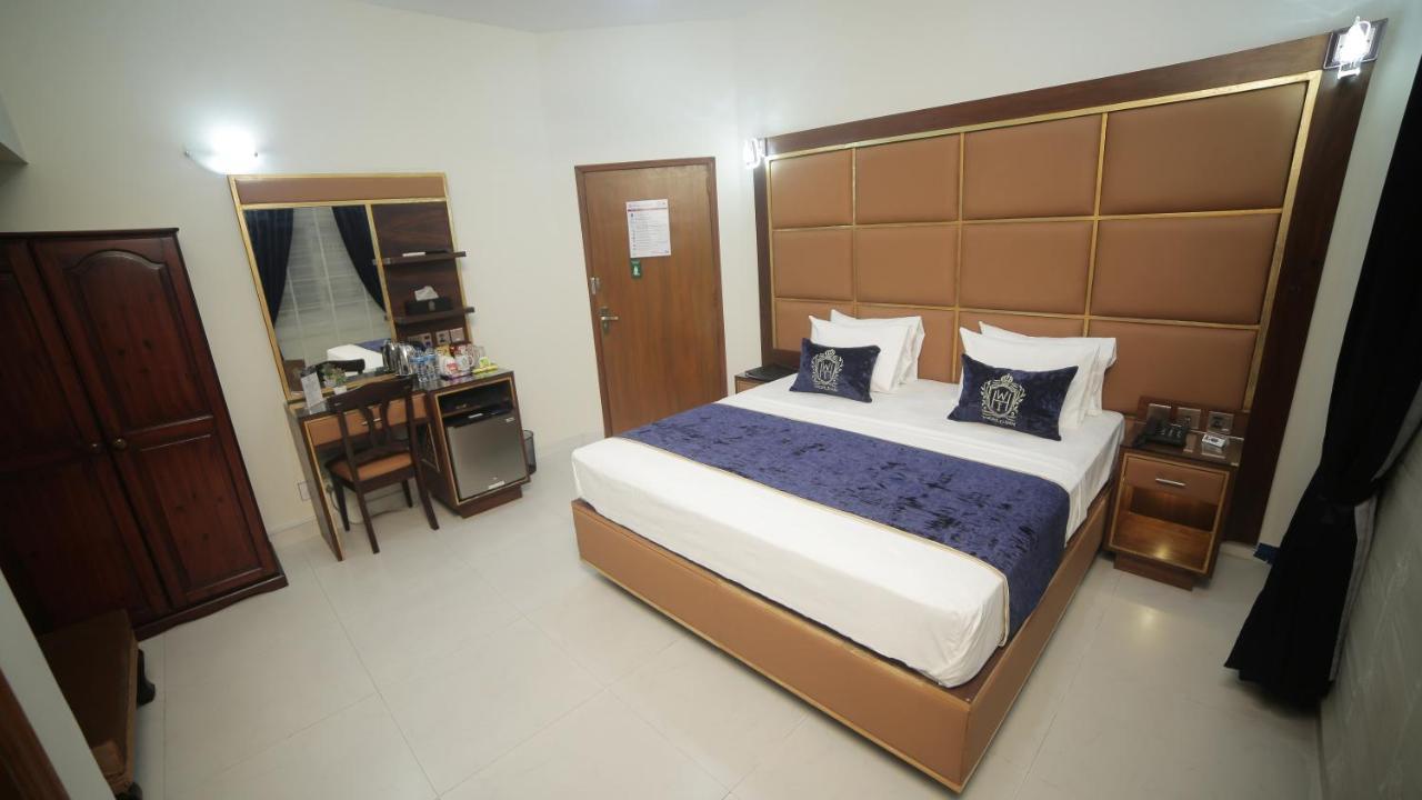 Four Squares Karachi Bed & Breakfast Exterior photo