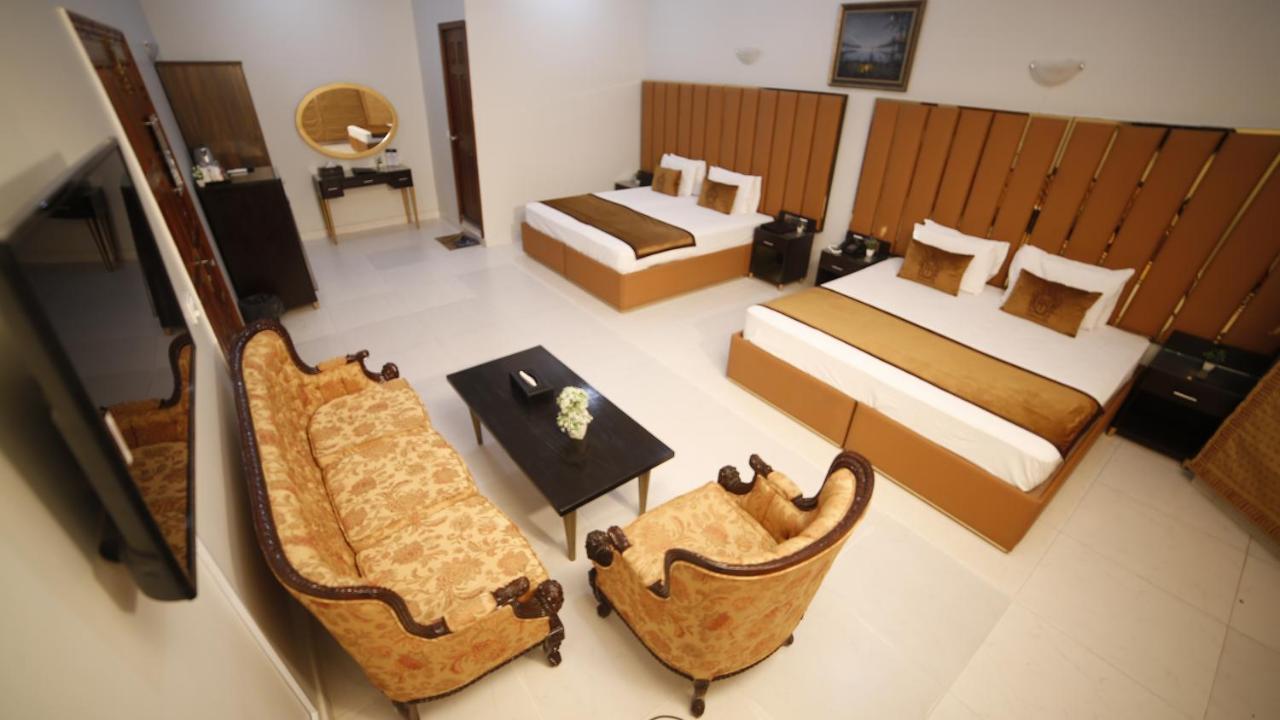 Four Squares Karachi Bed & Breakfast Exterior photo