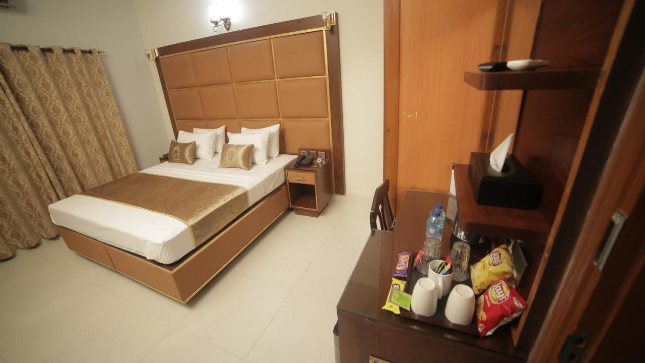 Four Squares Karachi Bed & Breakfast Exterior photo