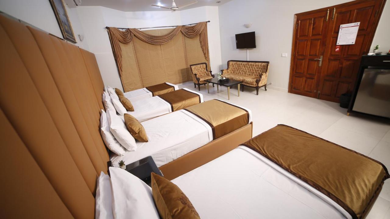 Four Squares Karachi Bed & Breakfast Exterior photo