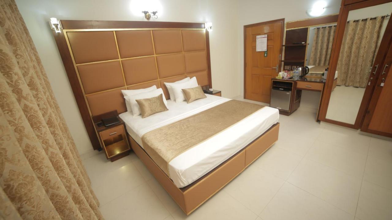 Four Squares Karachi Bed & Breakfast Exterior photo