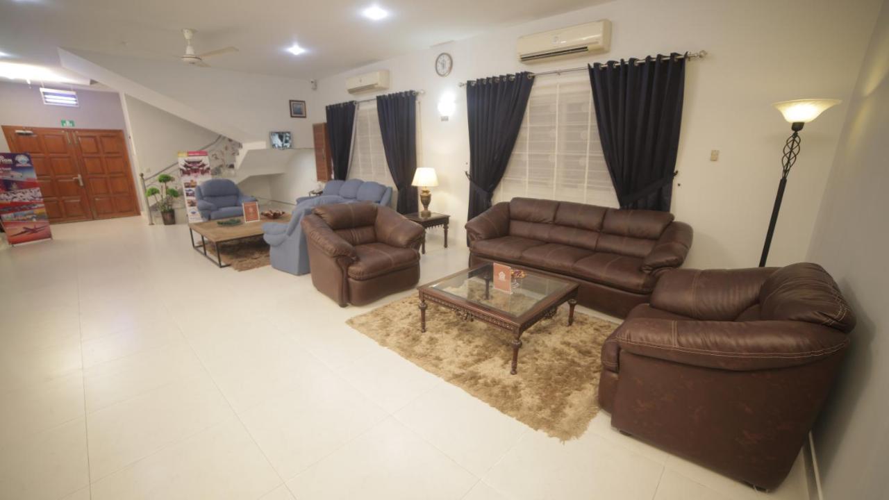 Four Squares Karachi Bed & Breakfast Exterior photo